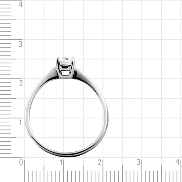 Кольцо с цирконом из серебра 925 пробы
