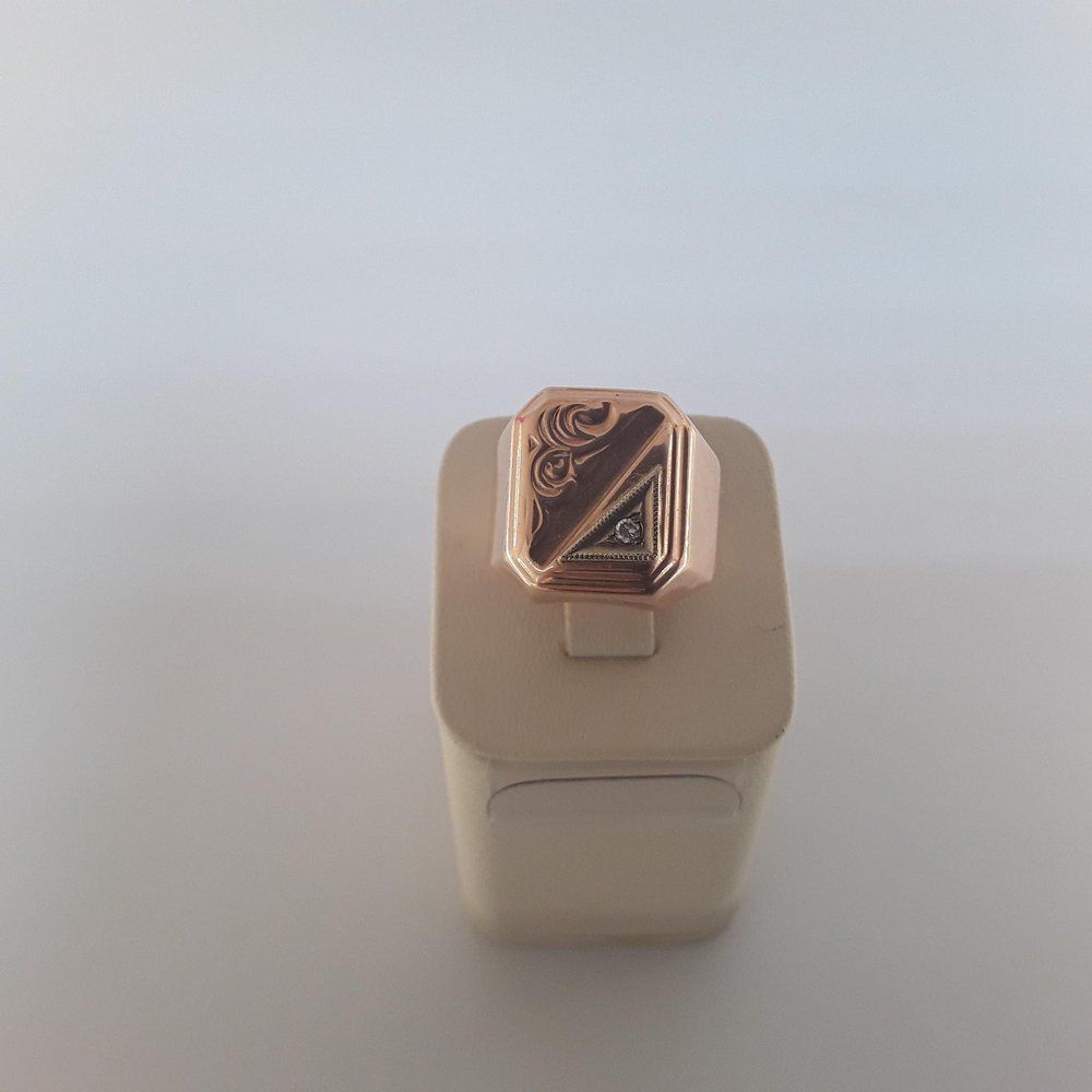 Кольцо с бриллиантом из комбинированного золота 500 пробы