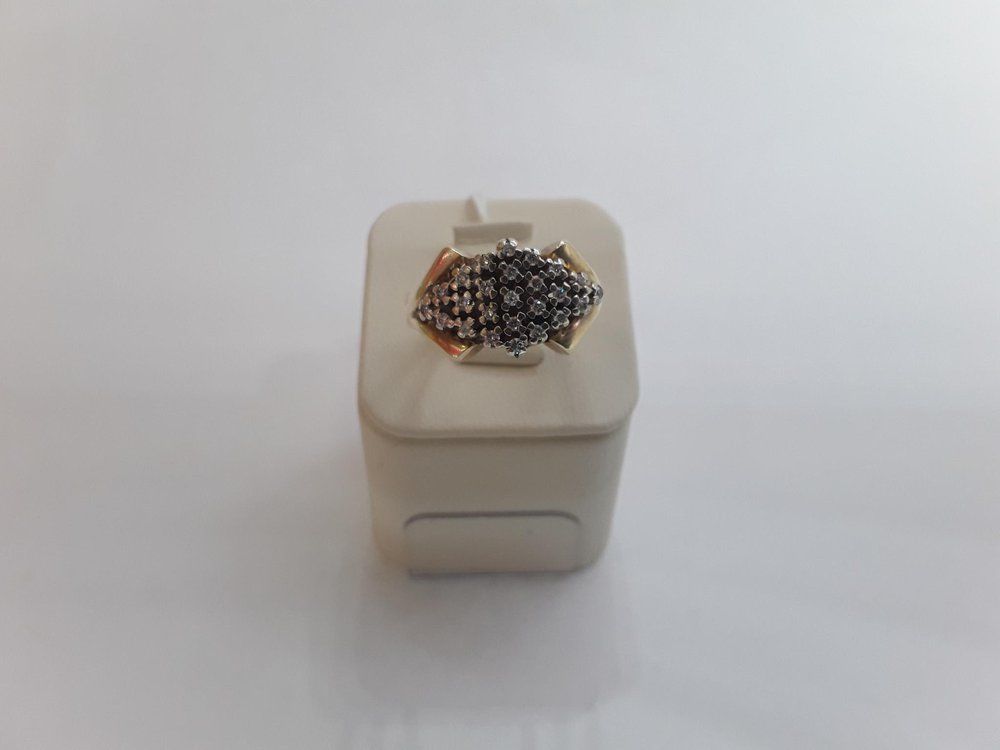 Кольцо с бриллиантами из комбинированного золота 585 пробы