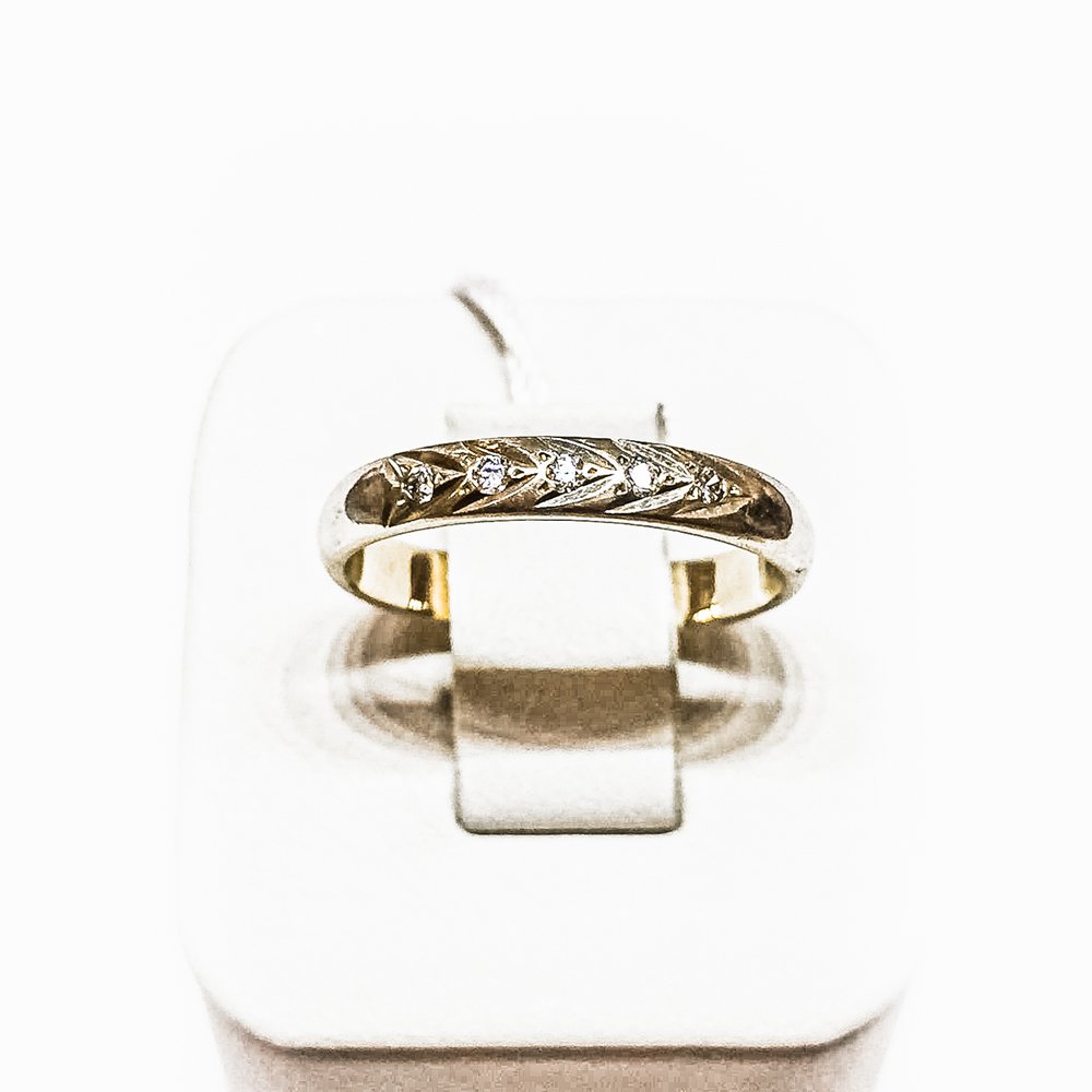 Кольцо обручальное с бриллиантами из желтого золота 585 пробы