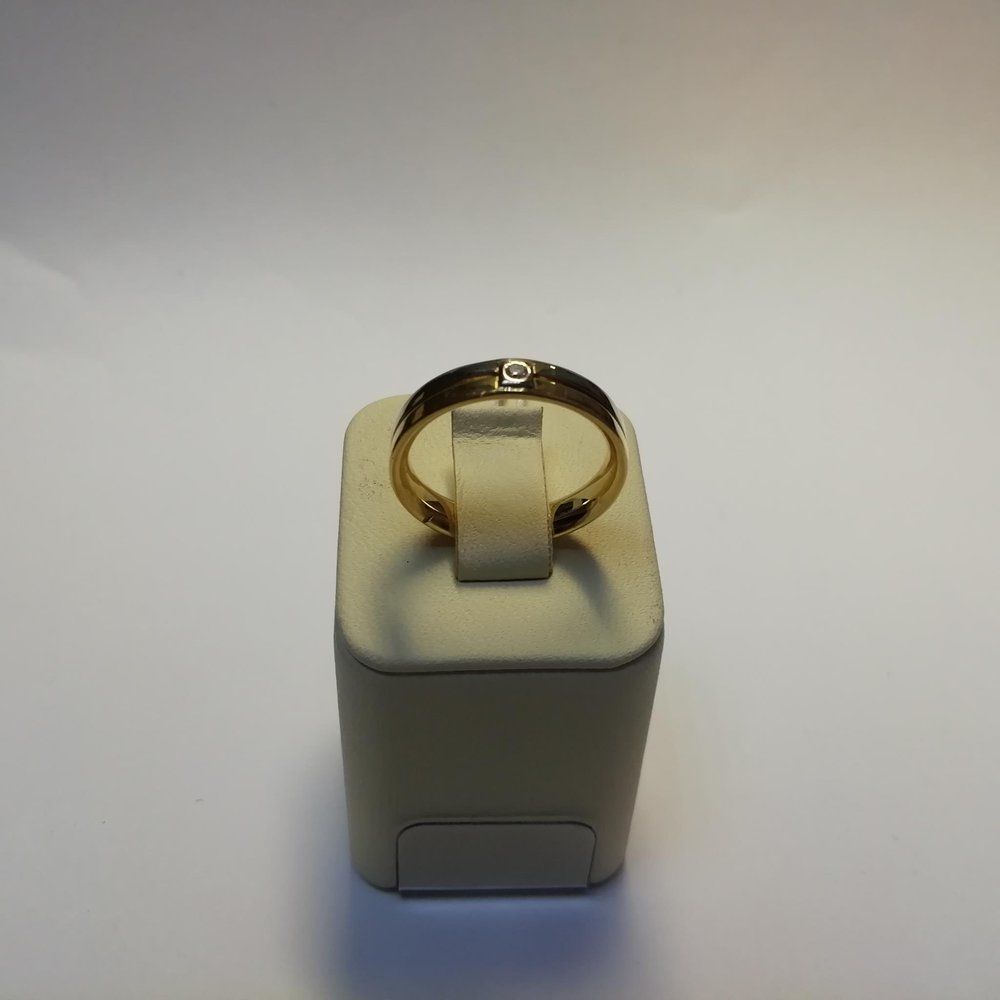 Кольцо с бриллиантом из комбинированного золота 750 пробы