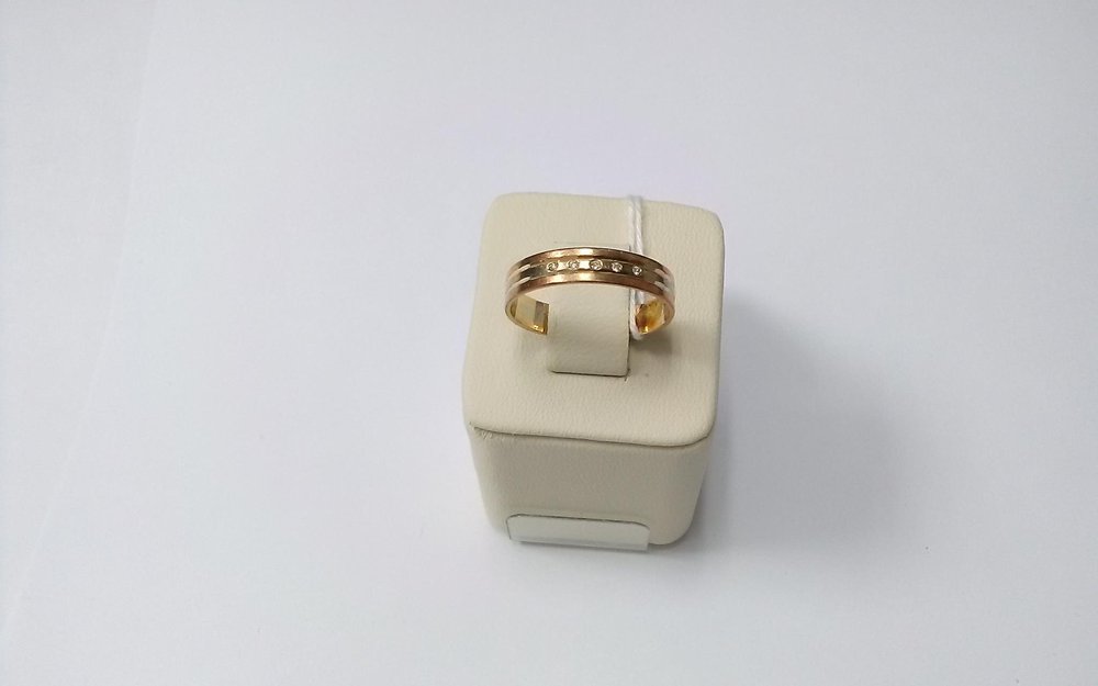 Кольцо обручальное с бриллиантами из комбинированного золота 585 пробы