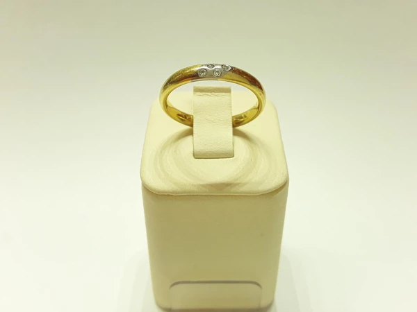 Кольцо обручальное с бриллиантом из желтого золота 750 пробы 1