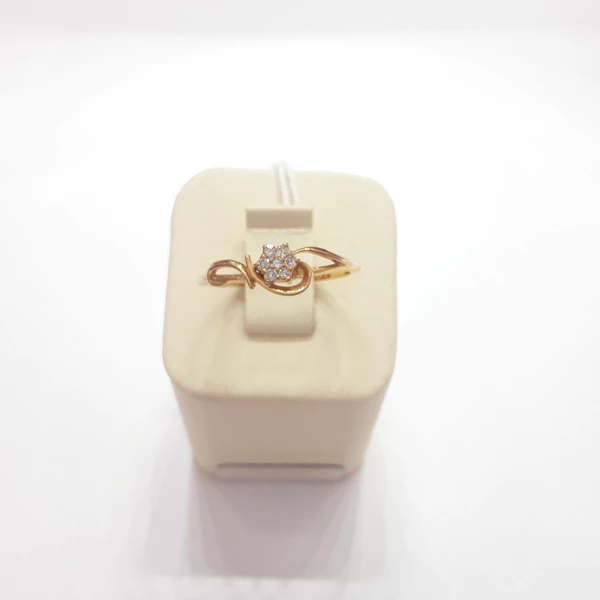 Кольцо с бриллиантом из желтого золота 375 пробы 1