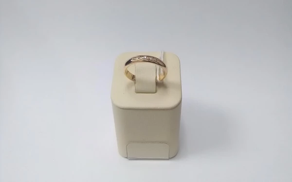 Кольцо обручальное с бриллиантом из красного золота 585 пробы