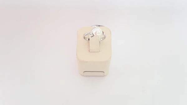 Кольцо с бриллиантом из белого золота 750 пробы 1