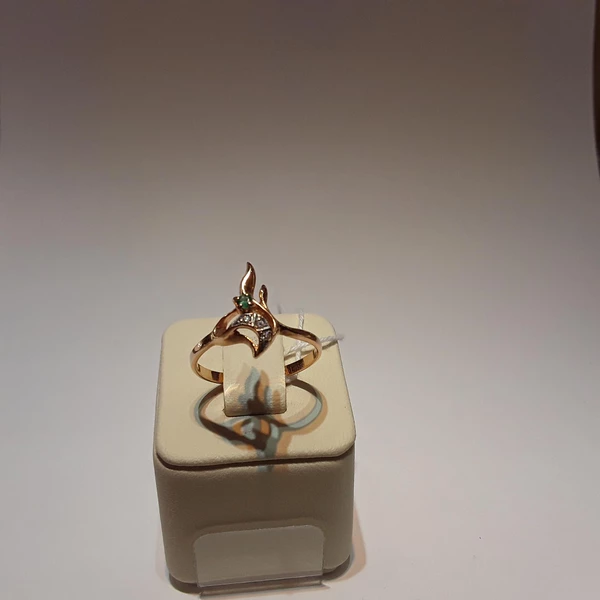 Кольцо с изумрудом из красного золота 585 пробы