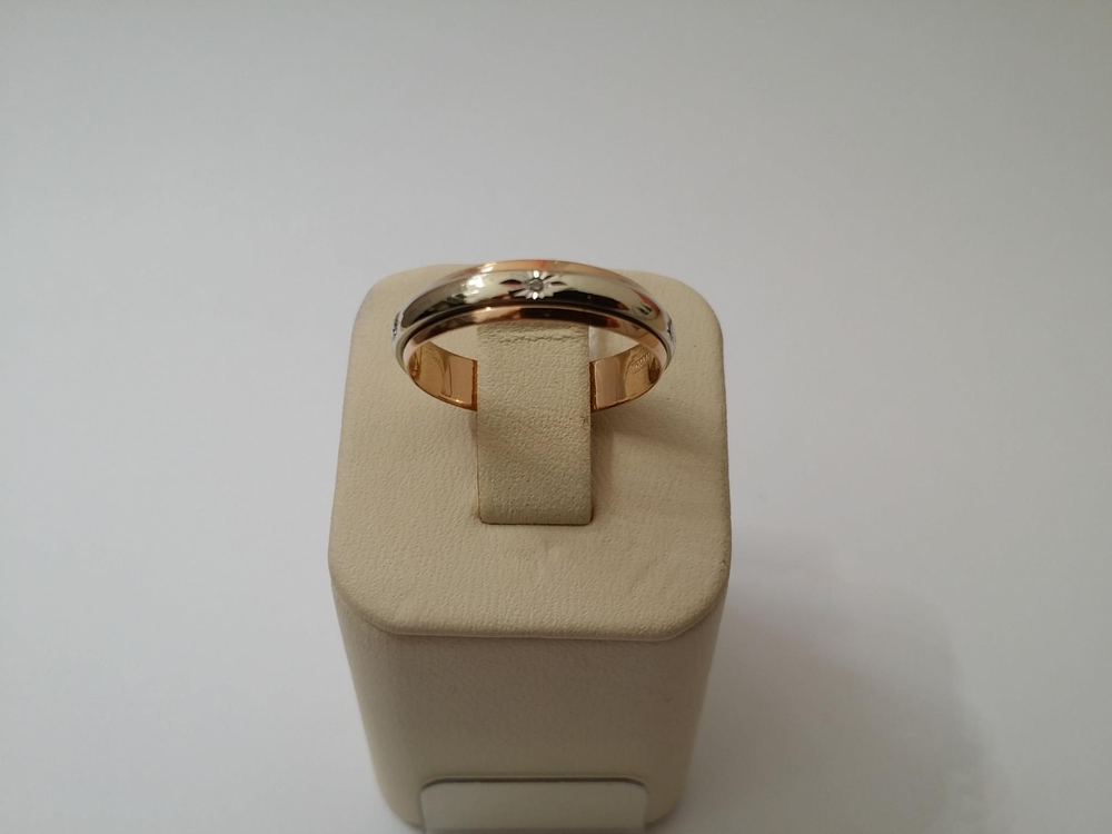 Кольцо обручальное с бриллиантами из комбинированного золота 585 пробы