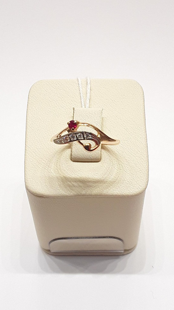 Кольцо с рубином и бриллиантами из комбинированного золота 585 пробы