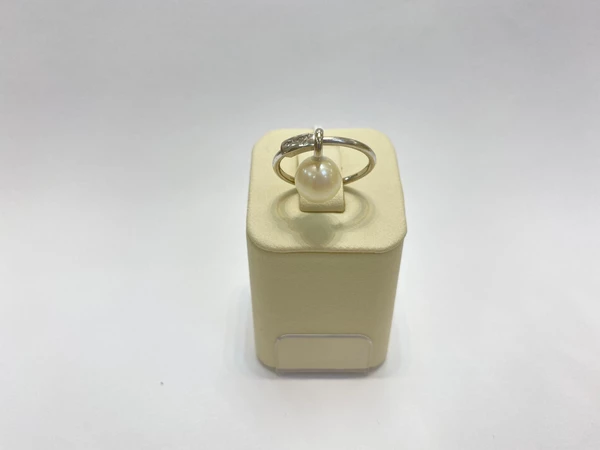 Кольцо с культивированным жемчугом из белого золота 585 пробы