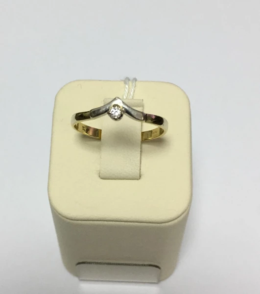Кольцо с бриллиантом из красного золота 750 пробы