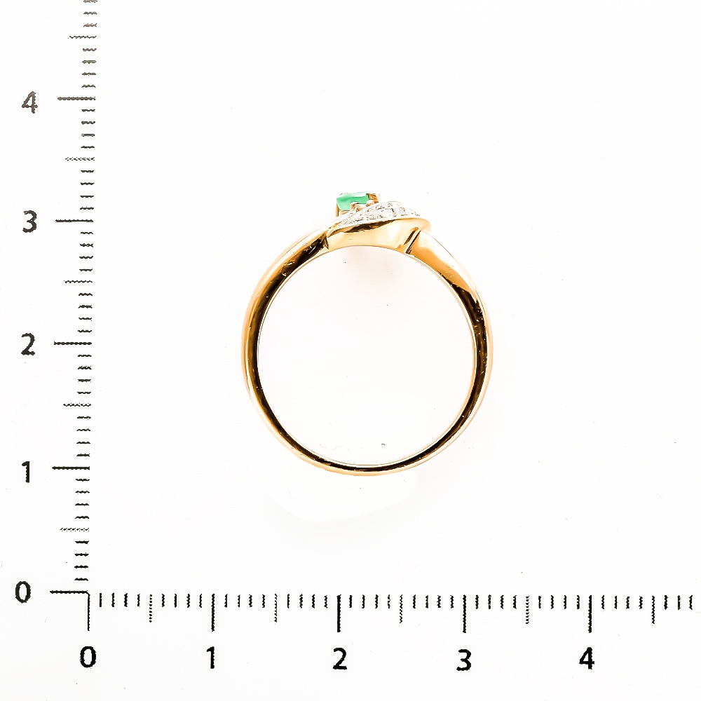 Кольцо с изумрудом и бриллиантами из красного золота 585 пробы
