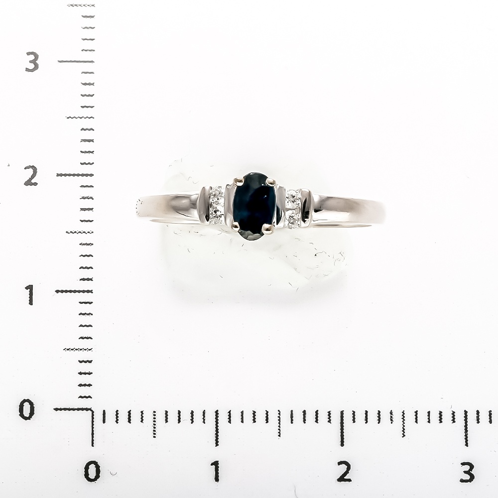 Кольцо с сапфиром и бриллиантами из белого золота 585 пробы