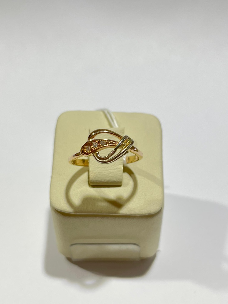Кольцо с фианитом из комбинированного золота 585 пробы