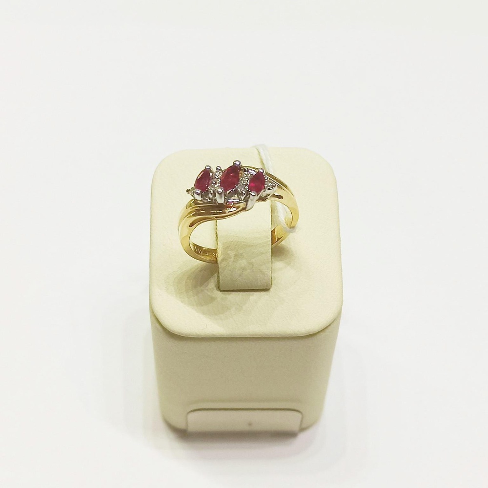 Кольцо с рубином из комбинированного золота 585 пробы