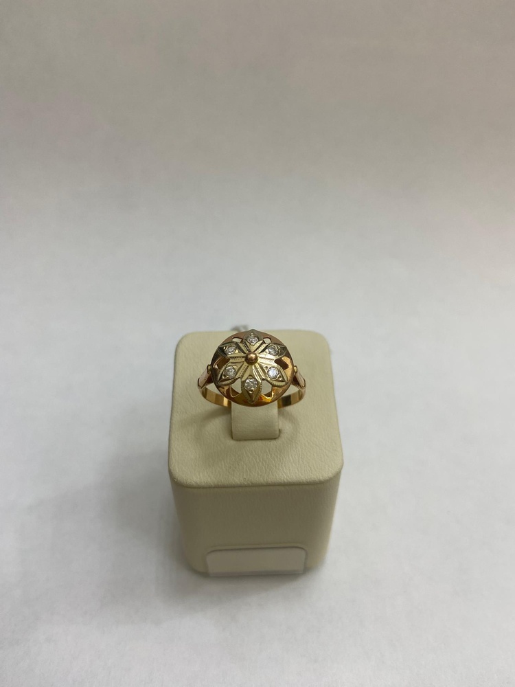 Кольцо с фианитом из комбинированного золота 585 пробы