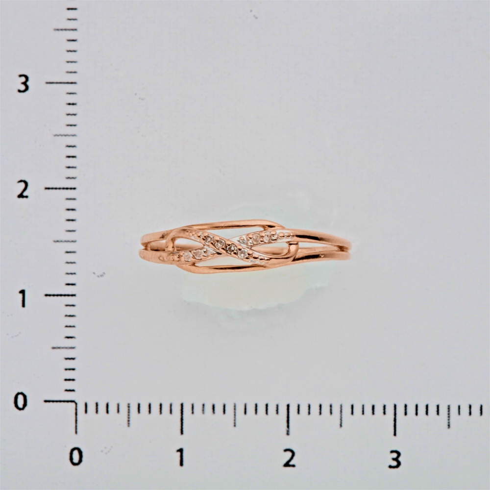 Кольцо с бриллиантом из комбинированного золота 375 пробы