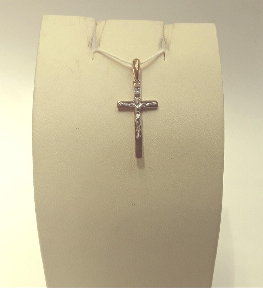 Крестик с бриллиантом из комбинированного золота 585 пробы