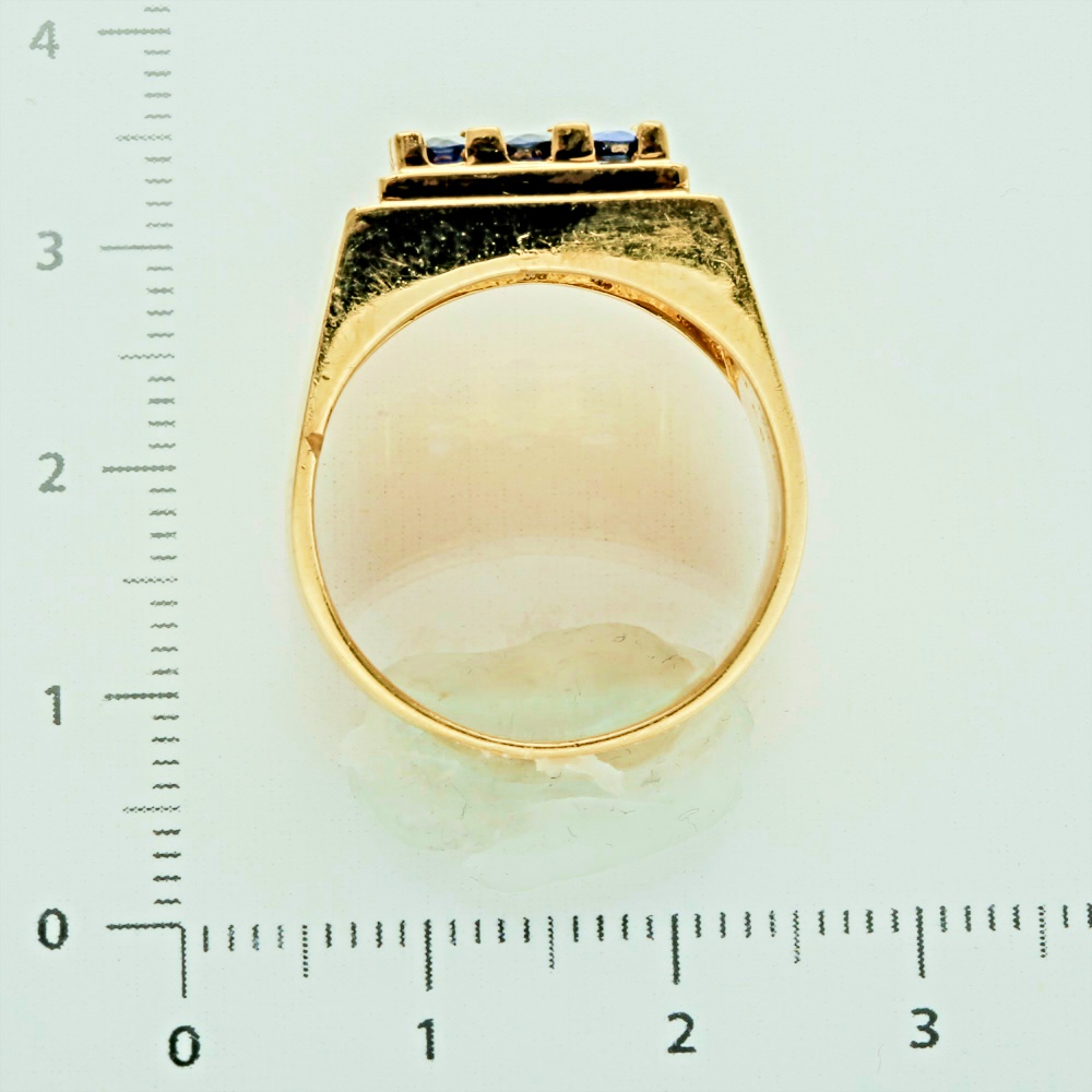 Кольцо с сапфиром из желтого золота 750 пробы