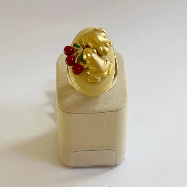 Кольцо с эмалью из желтого золота 750 пробы