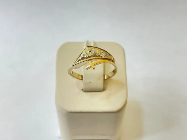 Кольцо с бриллиантом из красного золота 750 пробы 1