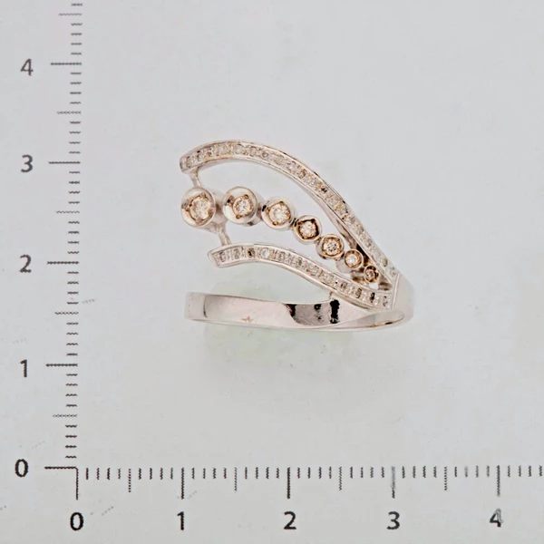 Кольцо с бриллиантом из белого золота 375 пробы 2