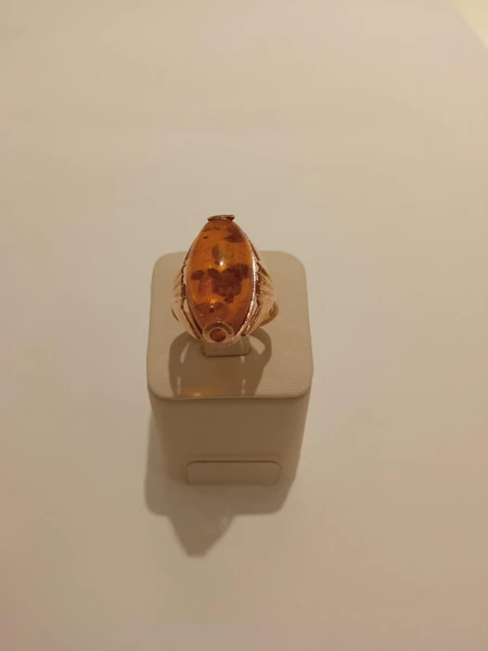 Кольцо с янтарем из красного золота 583 пробы
