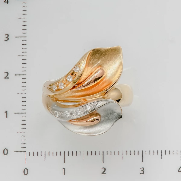 Кольцо с фианитом из красного золота 750 пробы