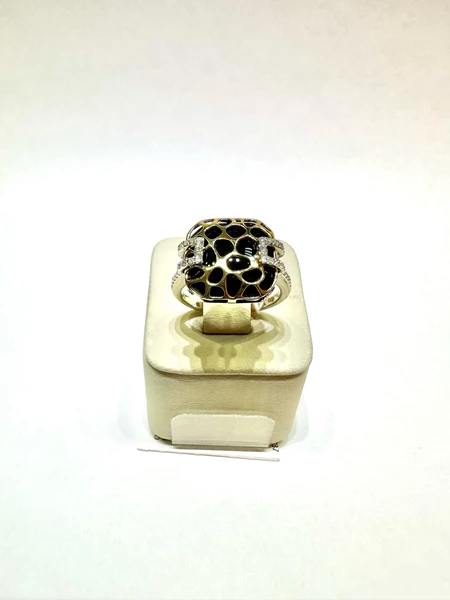 Кольцо с ониксом из желтого золота 585 пробы
